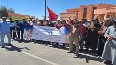 وقفة احتجاجية بورزازات تندد بتعثر نقل ملكية بقع “العمران”